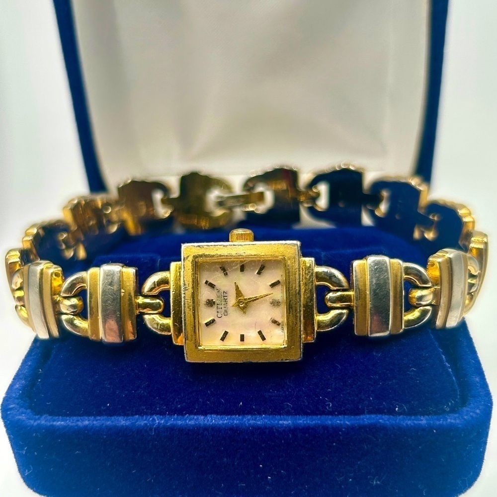 Vintage Citizen Gold and Silver Bracelet Watch - Picture 10 of 10